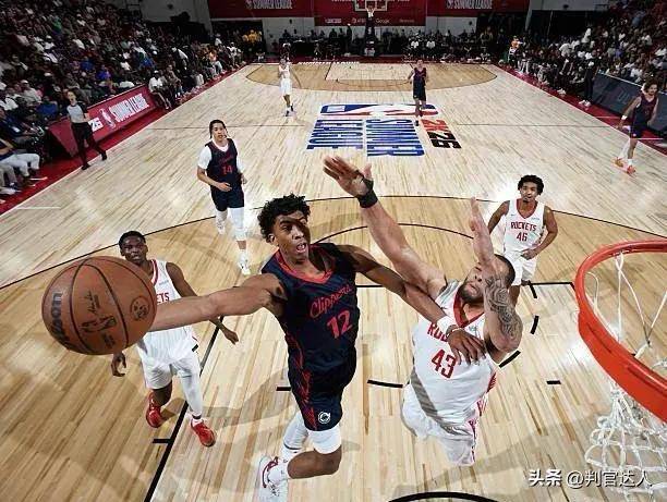 塔图姆新星出色防守表现突出，快船前途光明！赛场气氛高涨的简单介绍